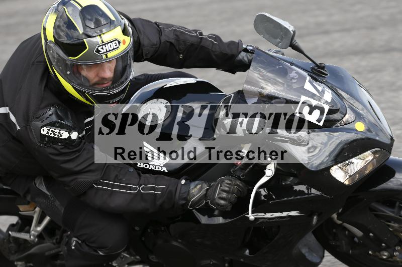 /Archiv-2025/09 22.04.2025 Cornu Master School ADR/rot-rouge/34